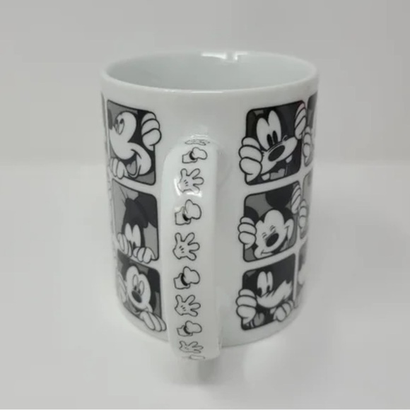 BNWOT Disney Mickey Mouse and Goofy Black and White Mug Unisex Gift - Picture 2 of 6